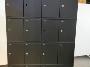 Garderobenschrank Spind mit 16 Abteilen 16-türig geschlossen ohne Schlüssel