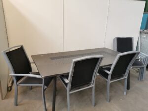 Gartenmöbel Set: Tisch + 6 Stühle - robust & modern